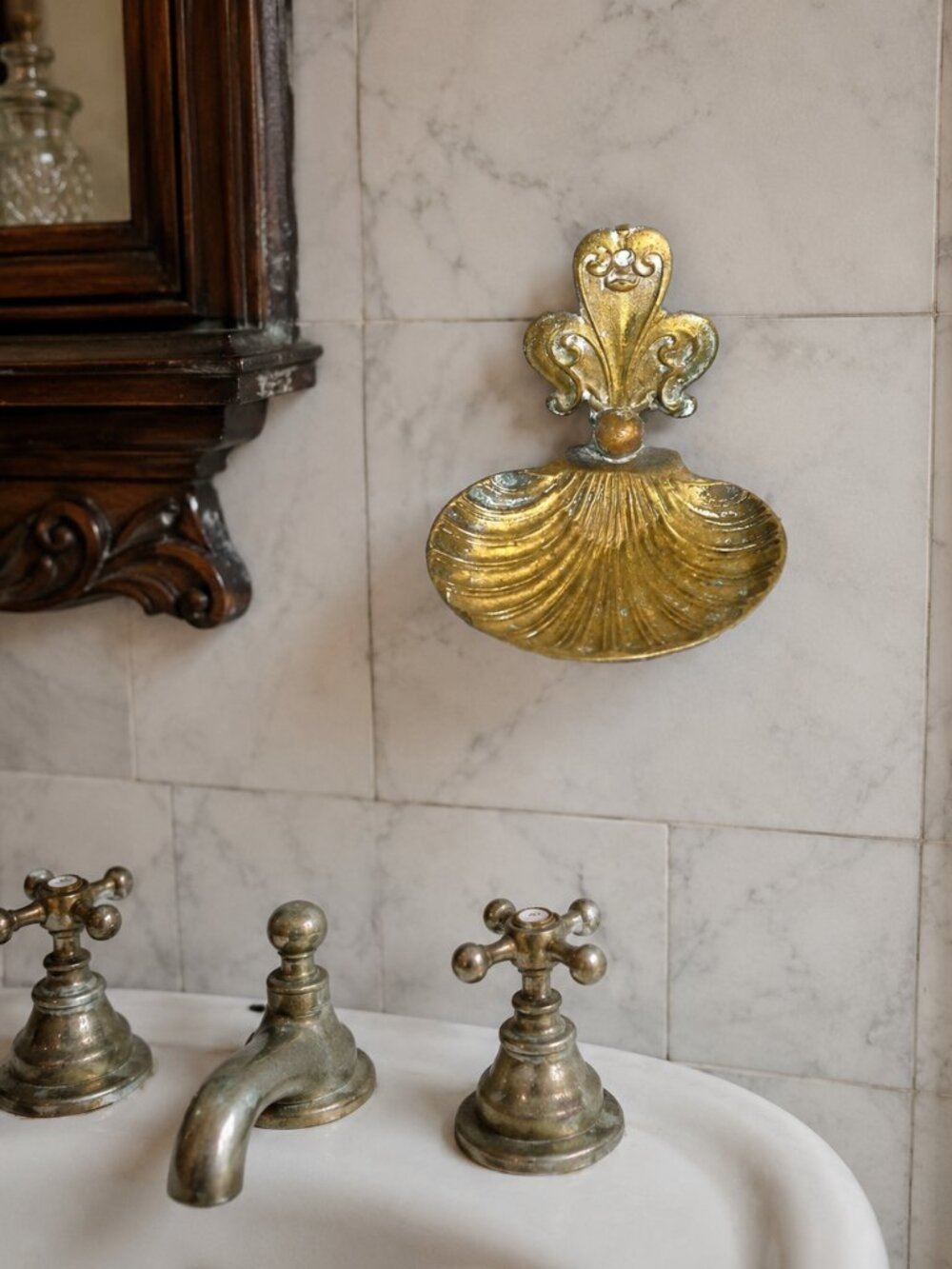Vintage Wall Mounted Brass Scallop Shell Dish Ornate Fleur de Lis Decor